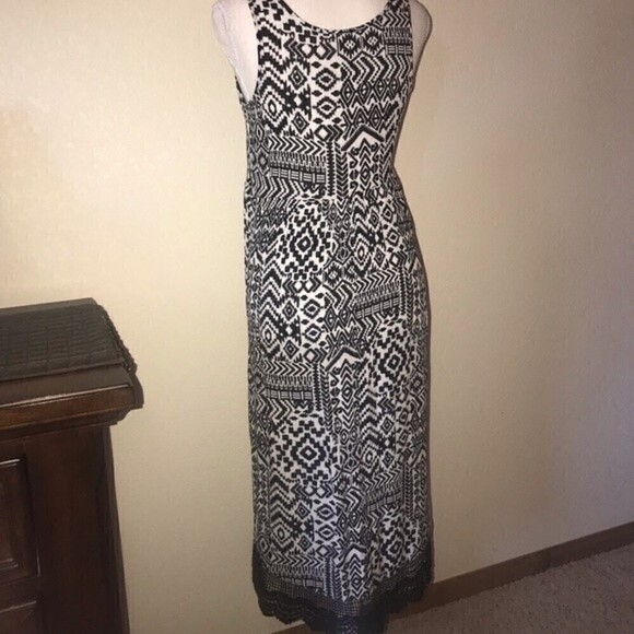 KNITWORKS SIZE 12 B&W SLEEVELESS HIGH LOW DRESS - Picture 2 of 7